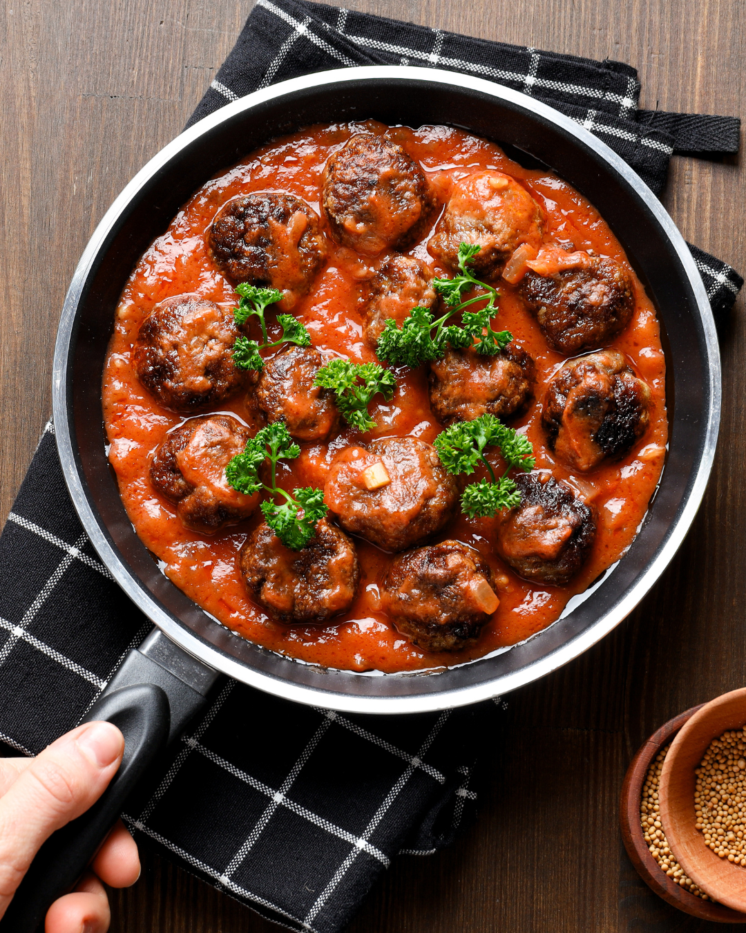 Meatballs in Red Sauce